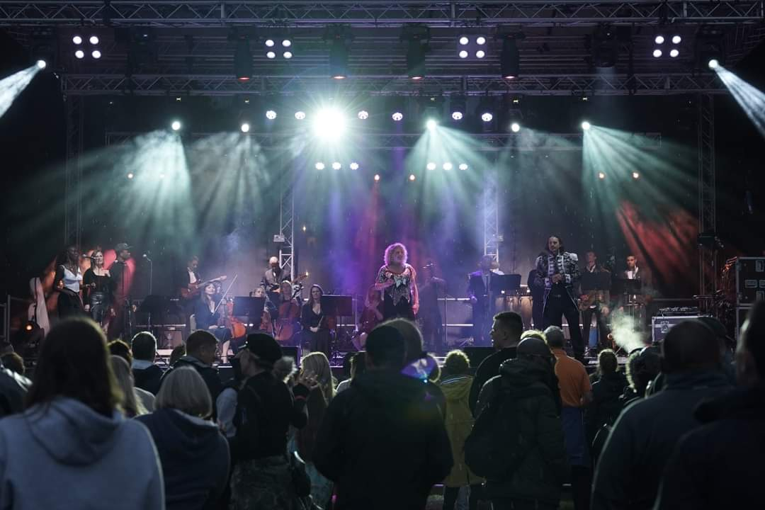 Stages and Power: The Backbone of Every Mobile Event